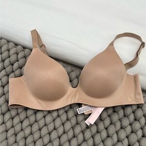 Victoria’s Secret Bare
Infinity Flex Wireless Perfect Shape Bra